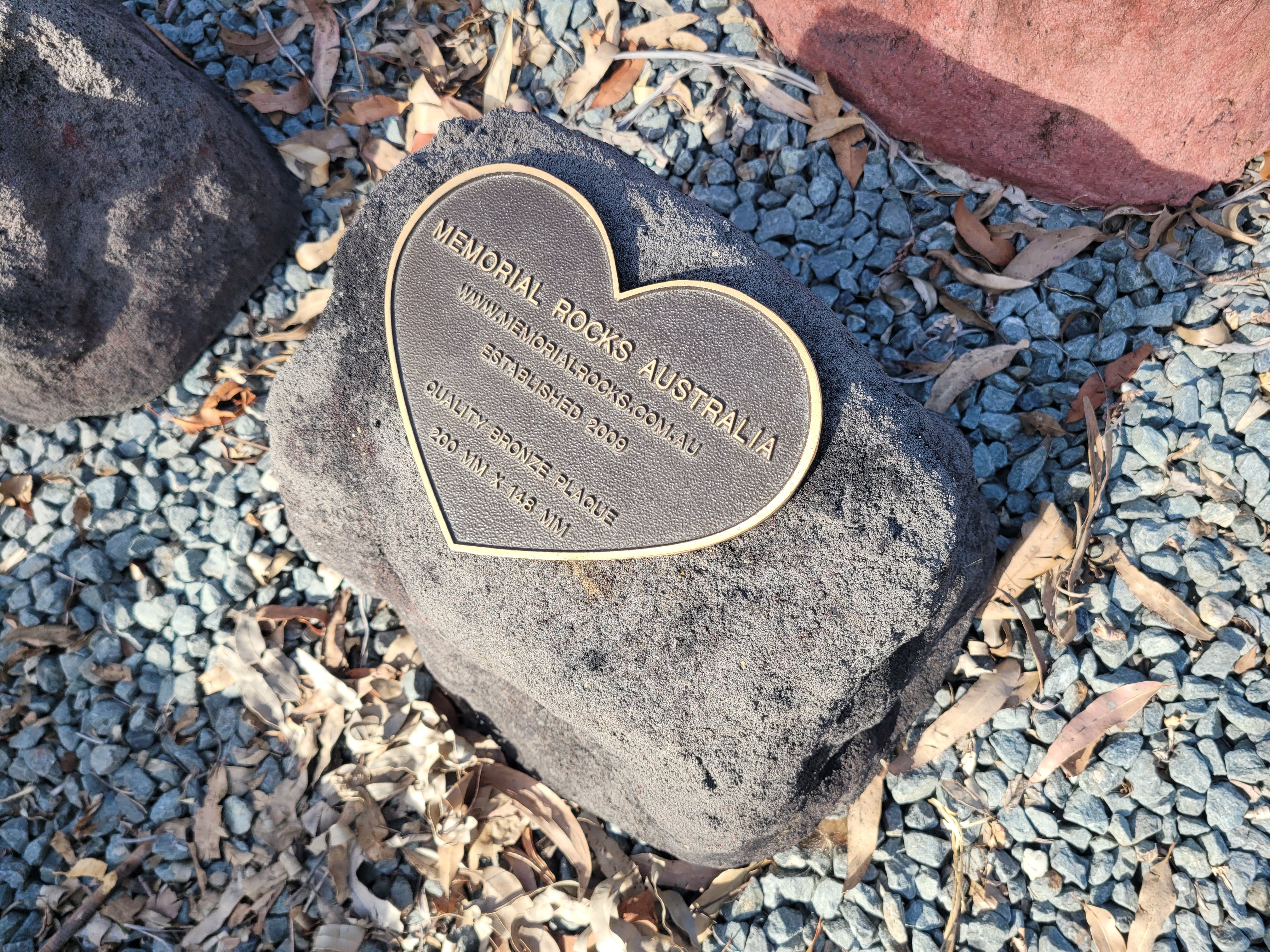 Memorial Rock Urn 1917 Medium Black / Charcoal